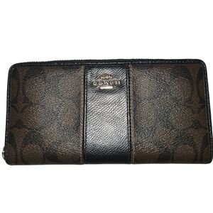 Coach Long Wallet